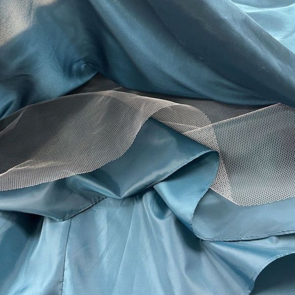 Cachet Teal Plisse Top Satin Formal Gown Dress Long Sleeveless Size 6 Zip Back - Picture 9 of 13